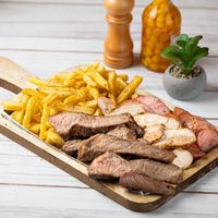 Porção de Batata Frita com Churrasco Misto